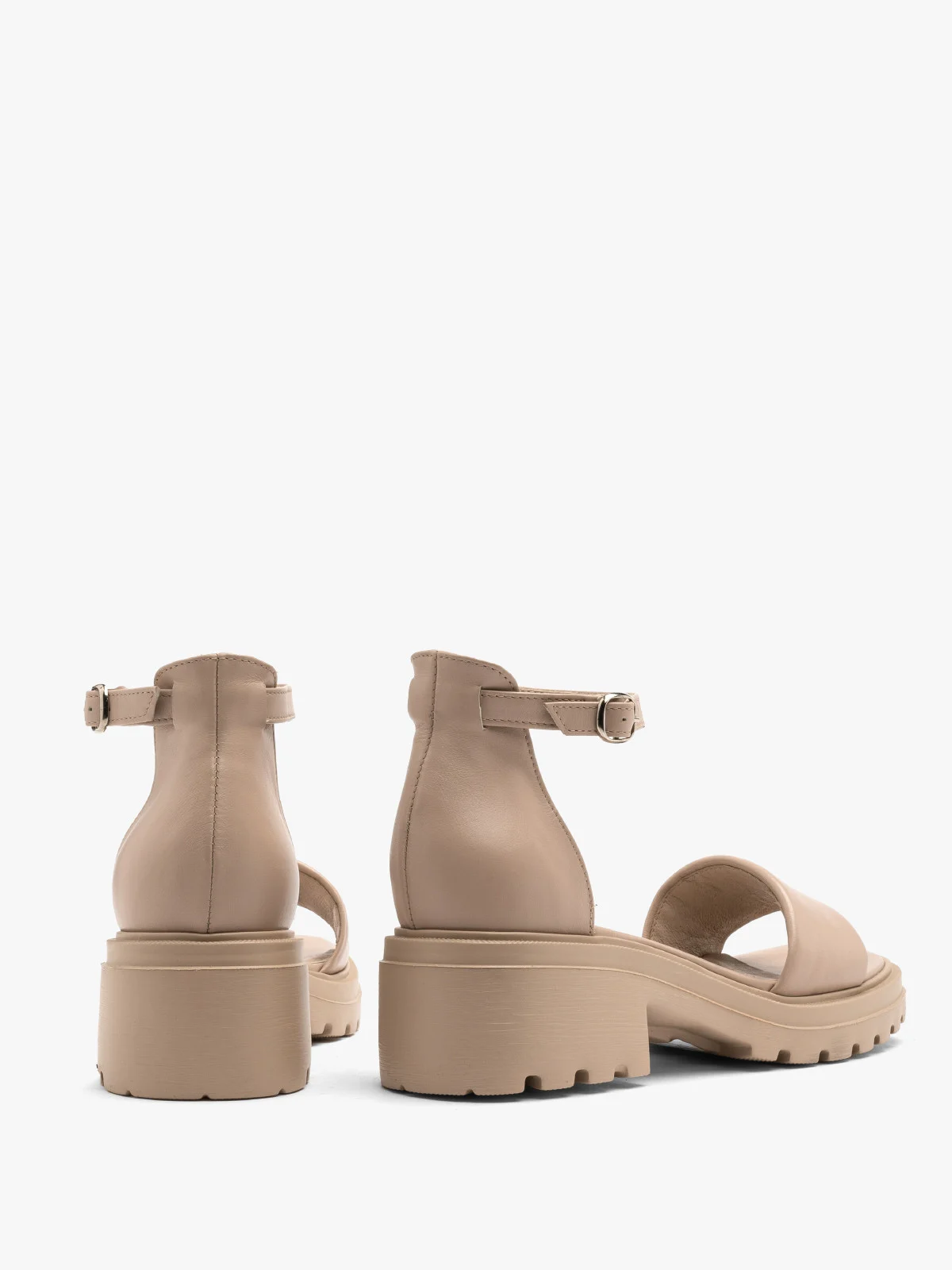 Beżowe sandały na masywnym spodzie