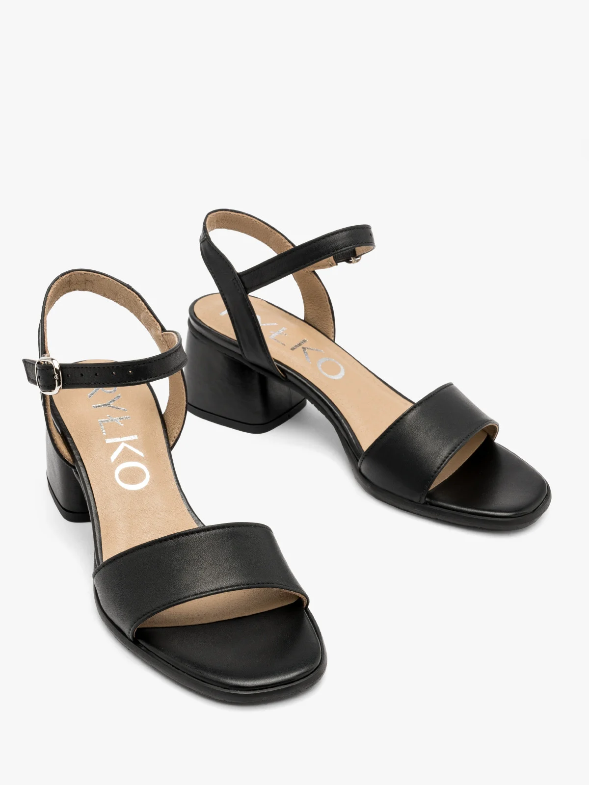 Czarne sandały na niskim obcasie