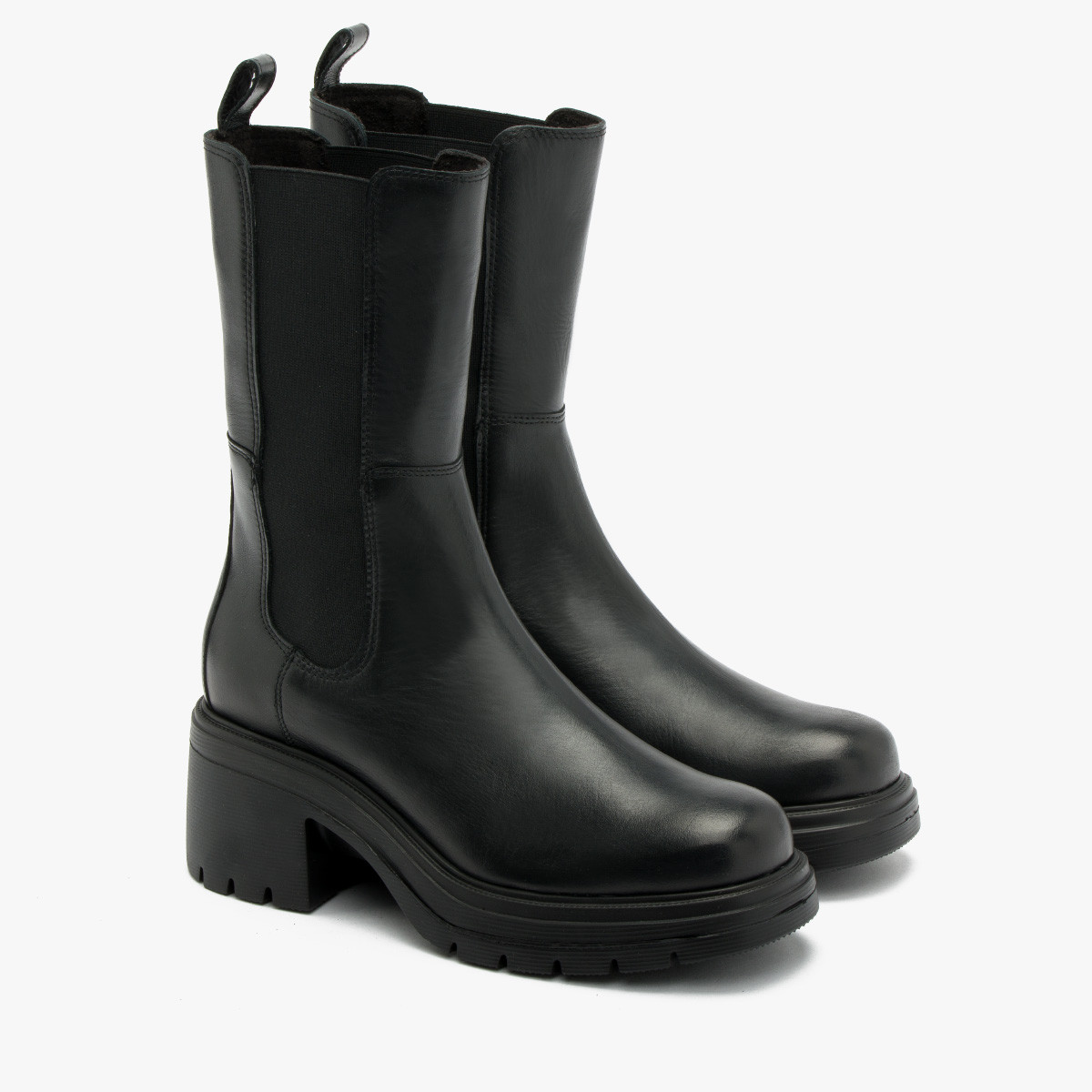 Czarne sztyblety z gumą na cholewce