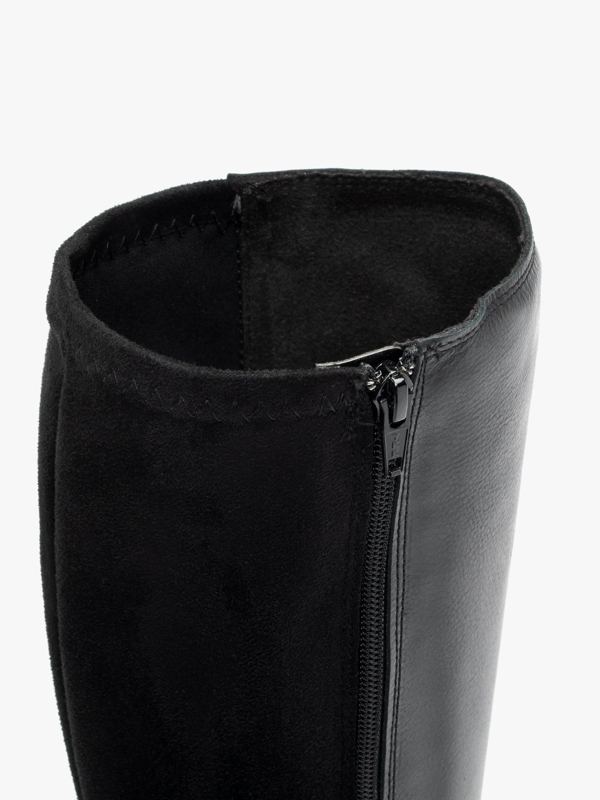 Czarne kozaki z elastyczną cholewką