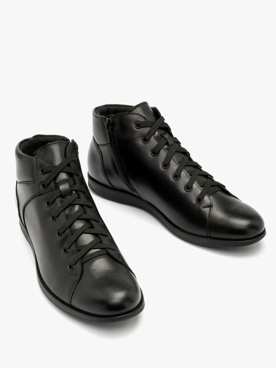 Czarny trzewik męski