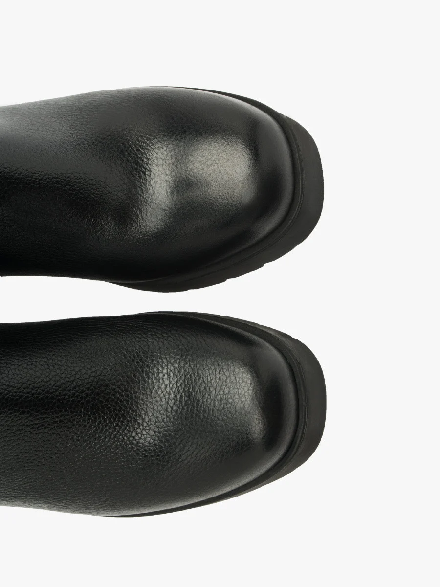 Czarne kozaki z elastyczną szeroką cholewką