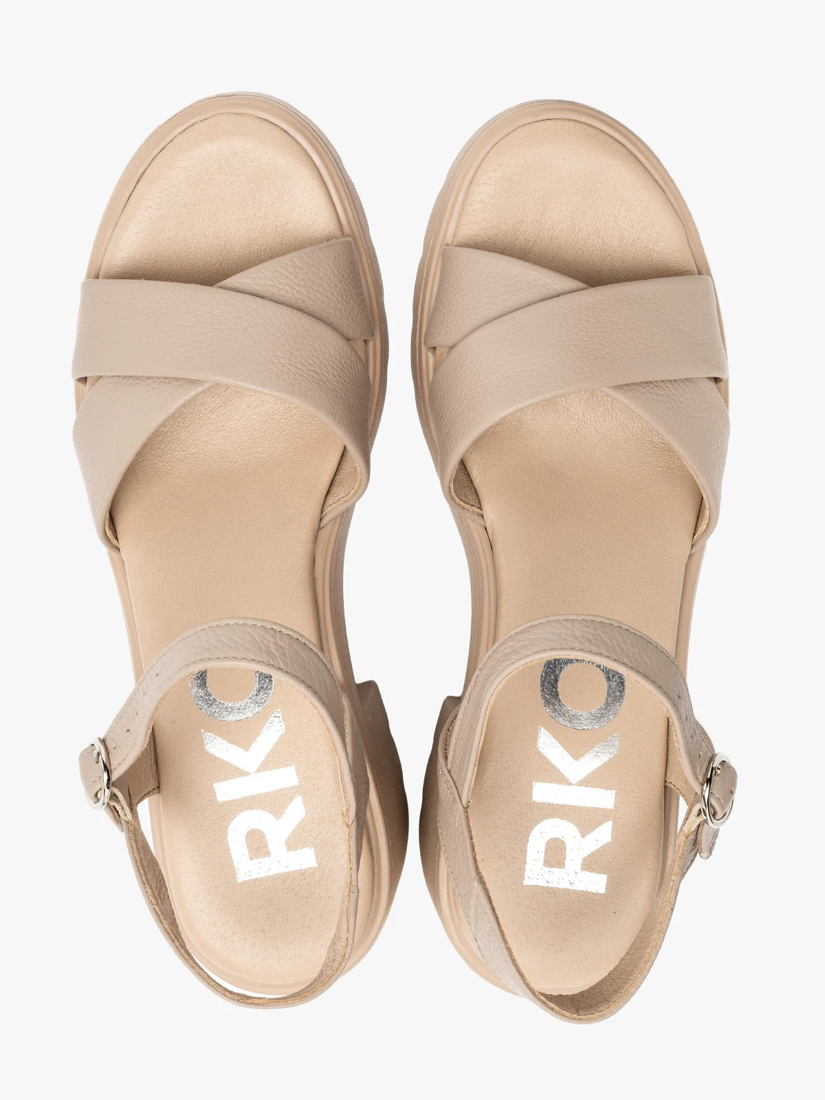 Beżowe sandały na masywnym spodzie