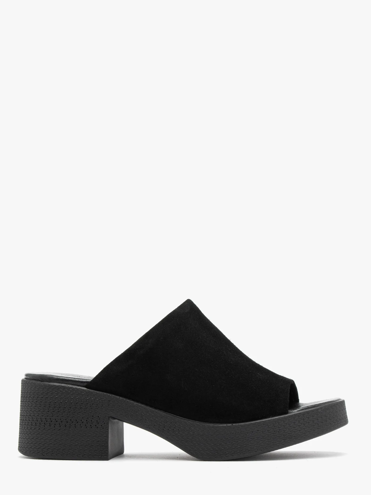 Czarne klapki na masywnej platformie