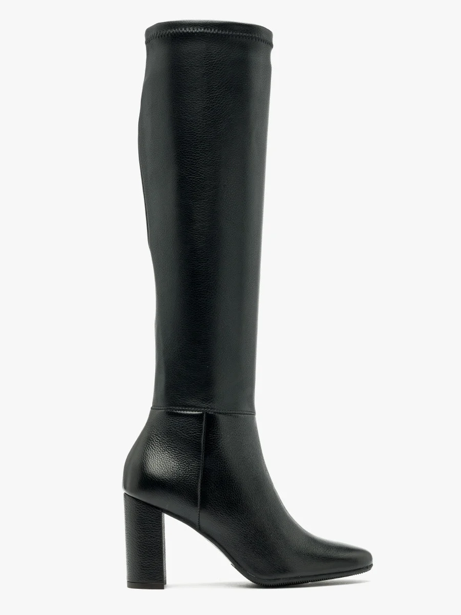 Czarne kozaki z elastyczną cholewką