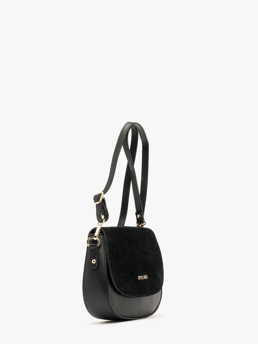 Mała, czarna torebka ze złotymi dodatkami