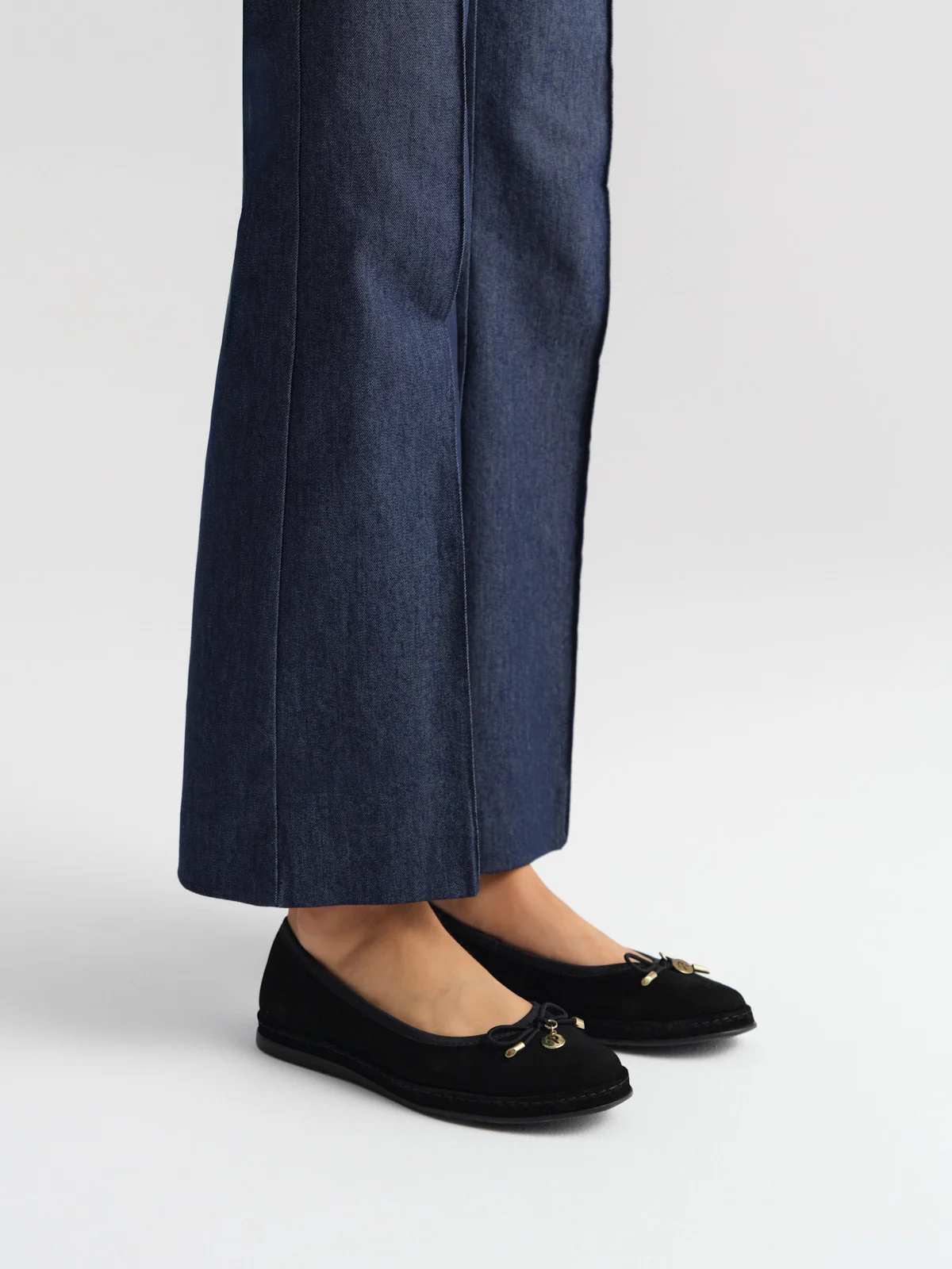 Czarne, welurowe baleriny z kokardą