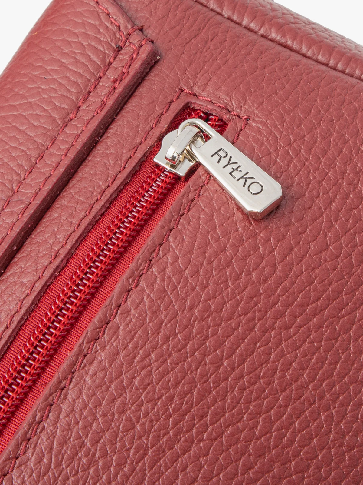 Bordowa torebka damska z łańcuszkiem