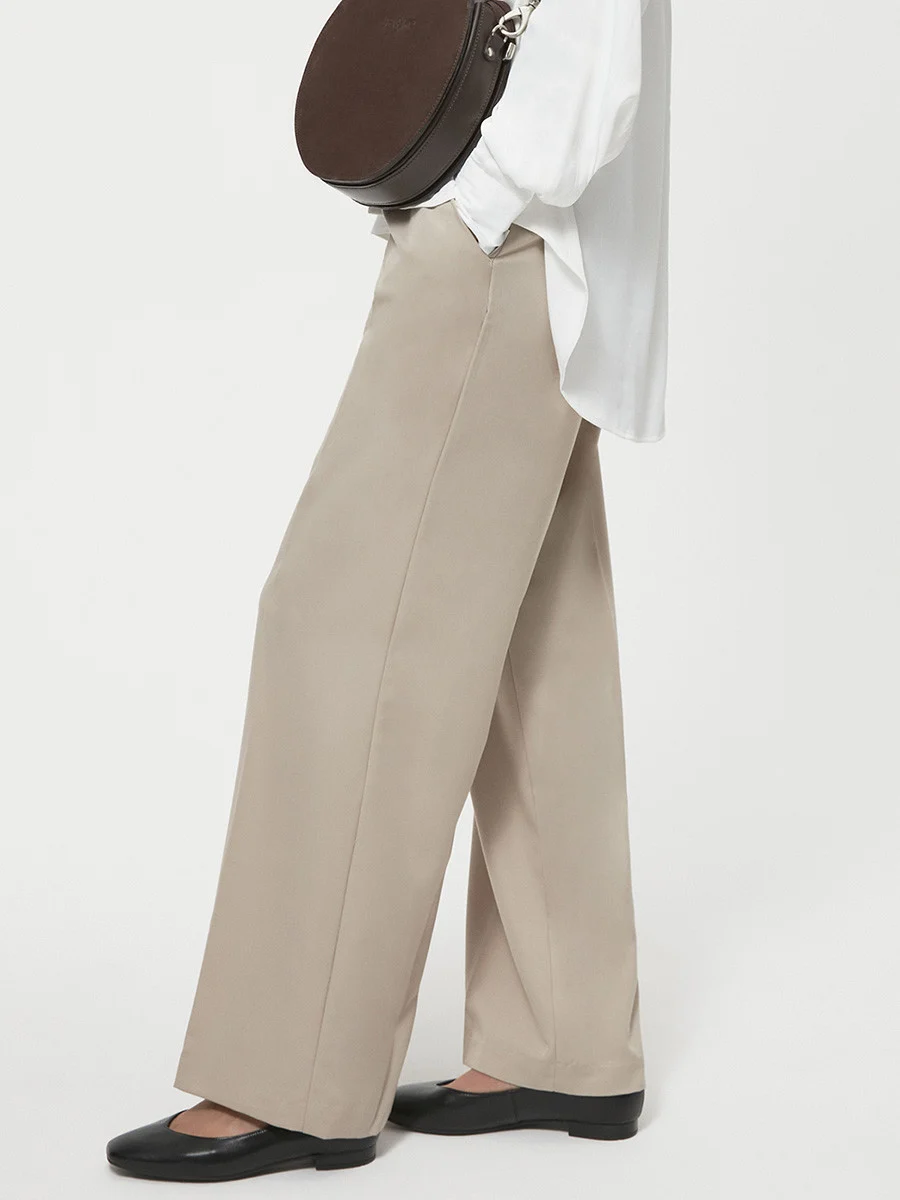 Czarne baleriny z ozdobnym wycięciem