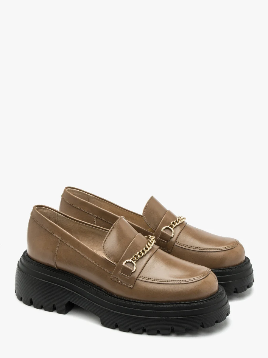 Brązowe mokasyny ze złotym łańcuszkiem