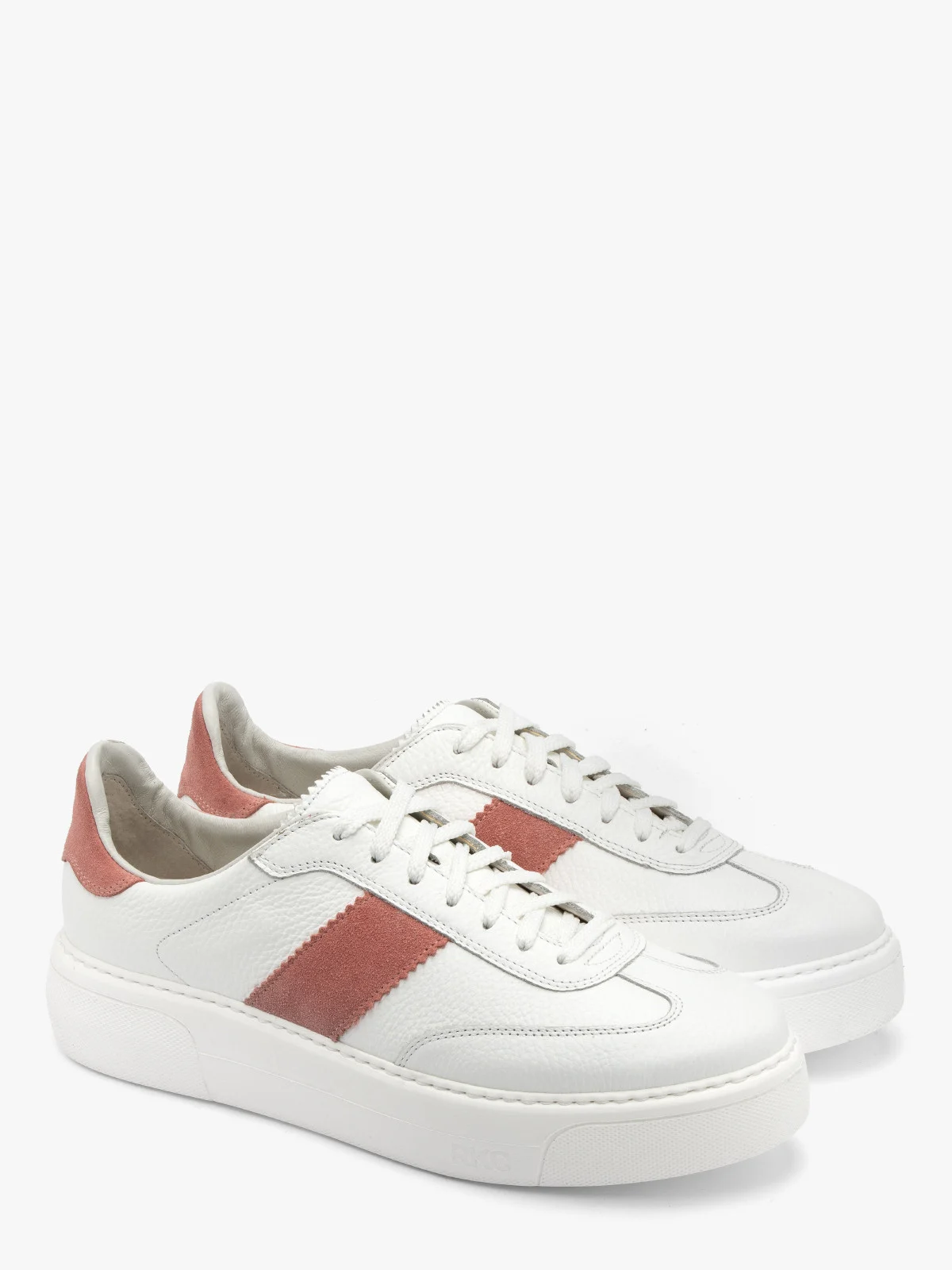 Białe, sportowe półbuty damskie z różowymi wstawkami