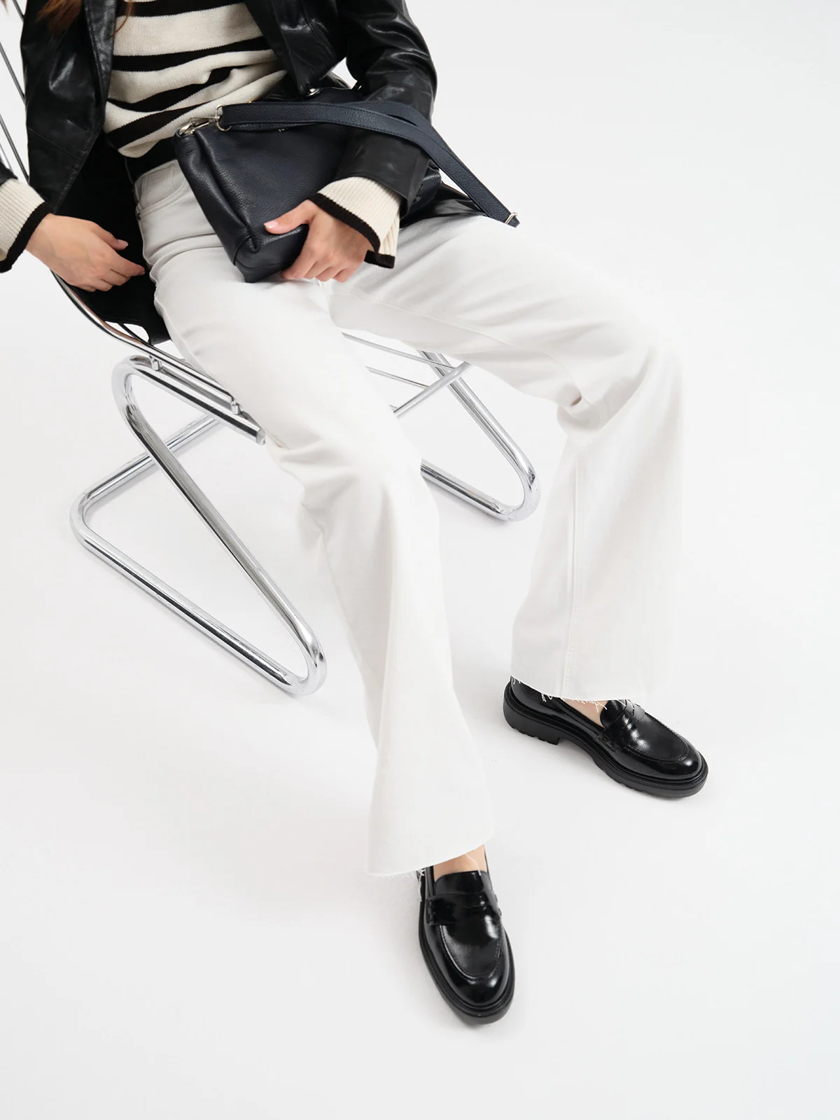 Czarne, lakierowane mokasyny damskie