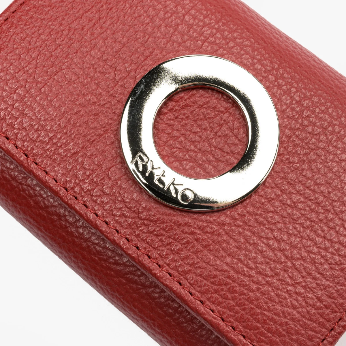 Czerwony portfel damski ze srebrnym detalem