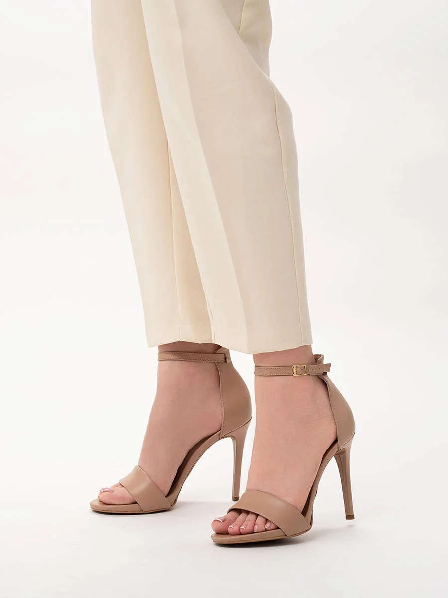 Beżowe sandały na wysokiej szpilce