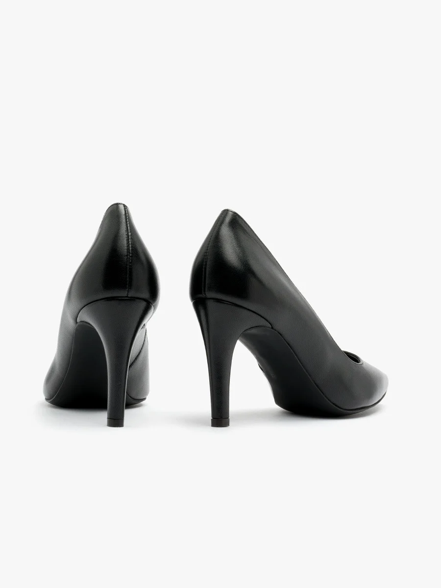 Czarne czółenka na szpilce