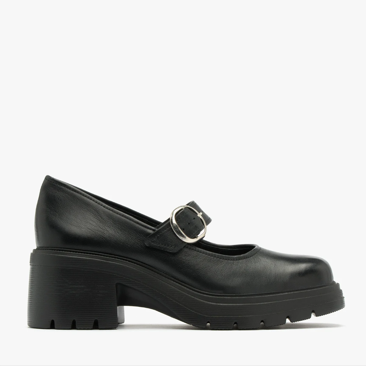 Czarne czółenka ze srebrną sprzączką