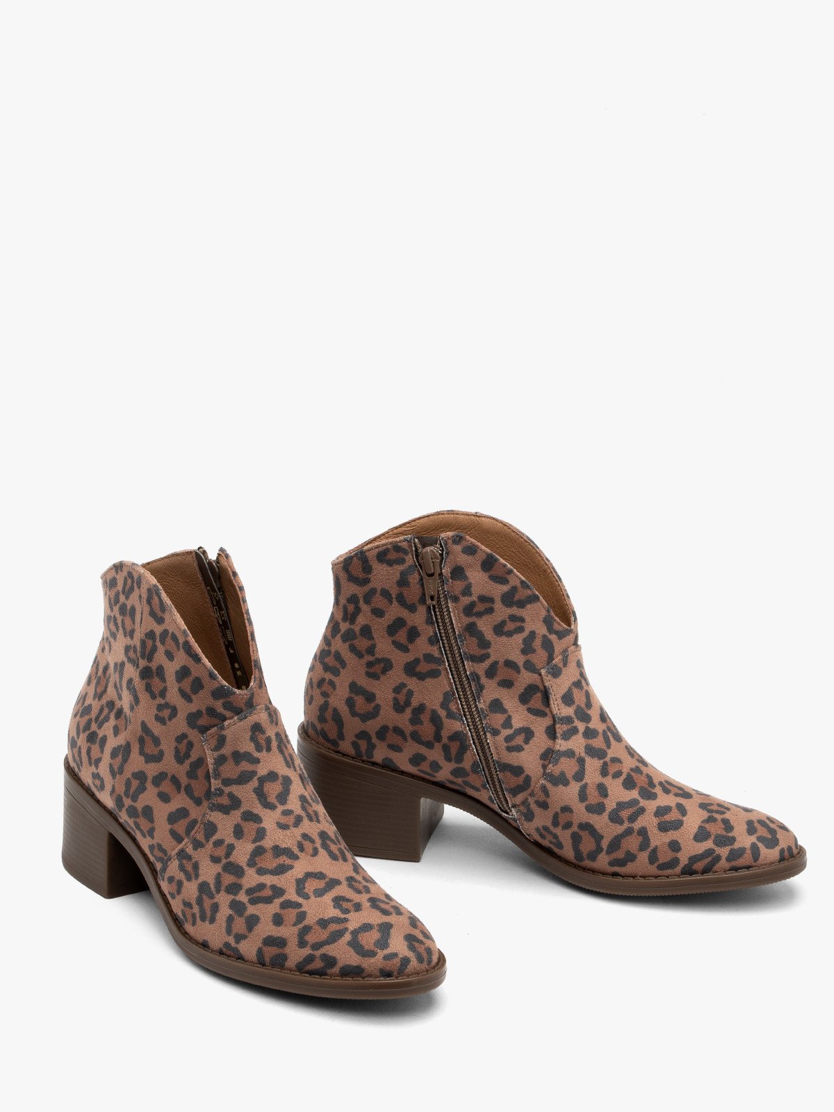 Botki typu kowbojki w panterkę