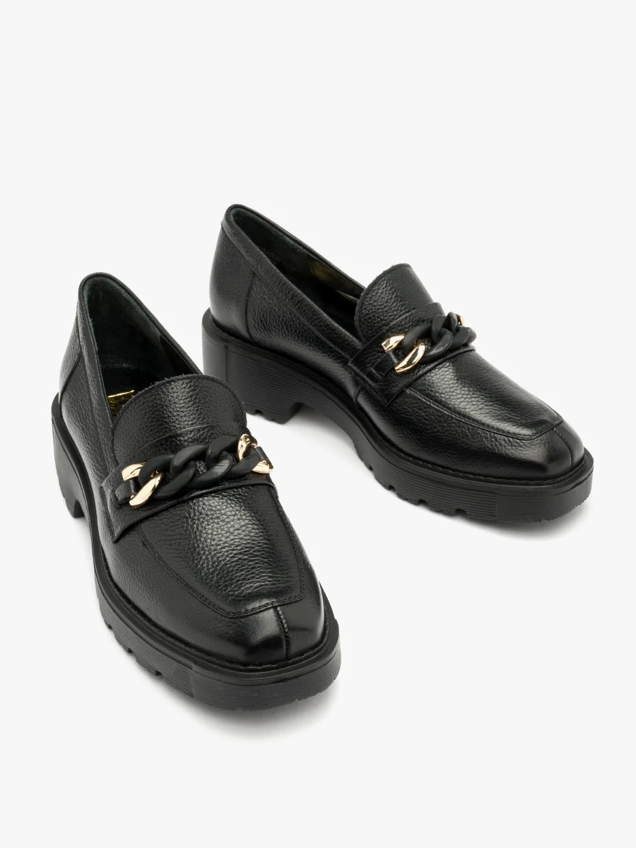Czarne mokasyny ze złoto-czarną ozdobą