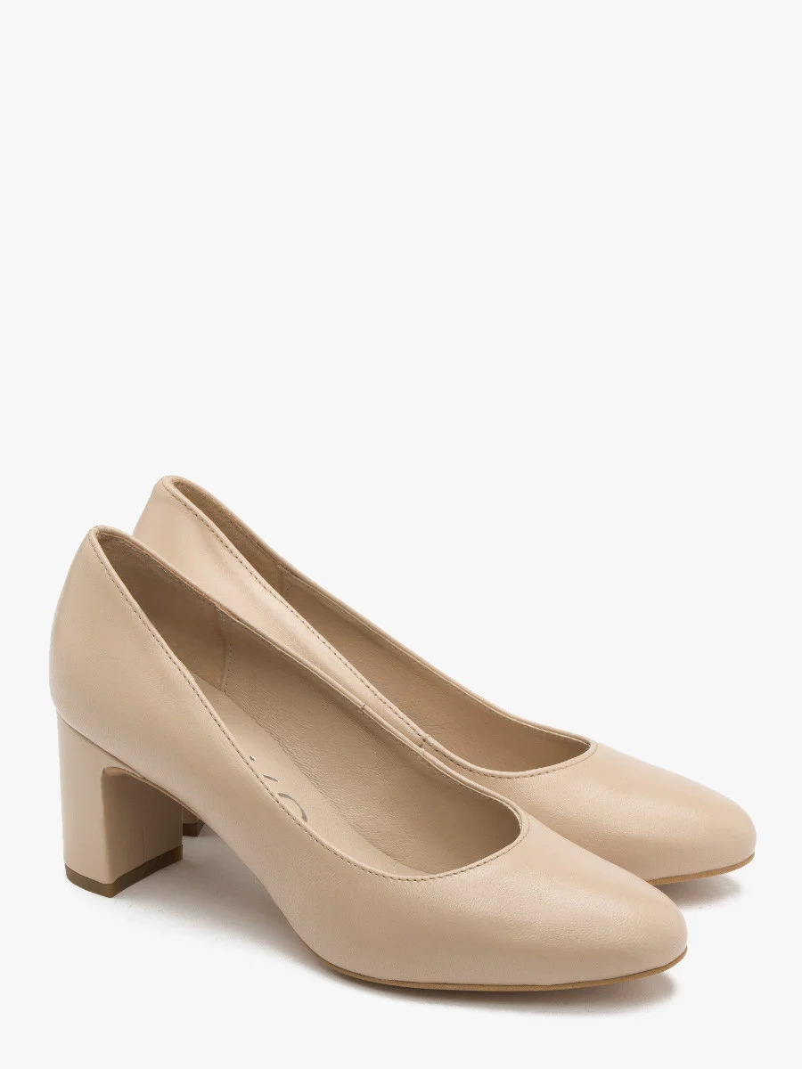 Beżowe czółenka na słupku