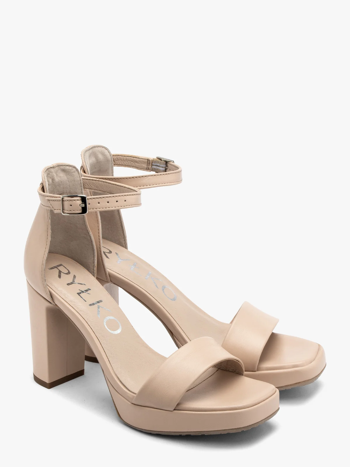 Beżowe sandały na wysokim słupku oraz balu