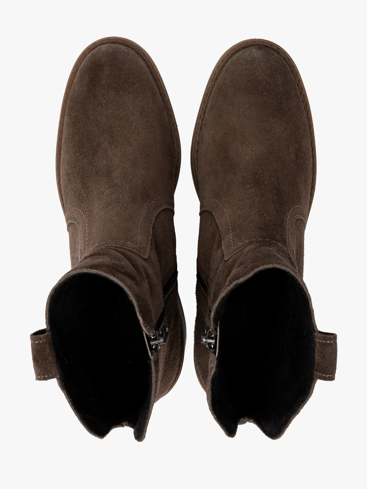 Brązowe botki ze skóry welurowej z ozdobnymi przeszyciami na cholewce