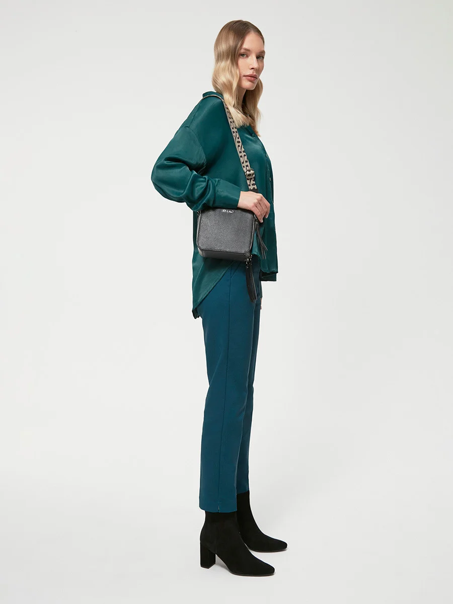 Czarne botki na słupku