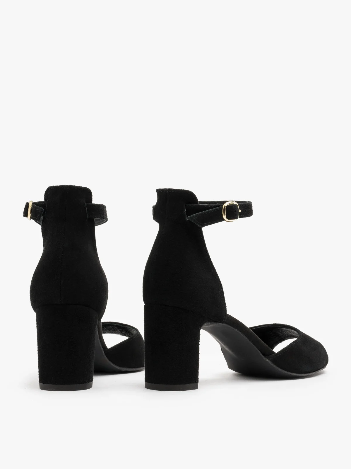 Klasyczne, czarne sandały na obcasie