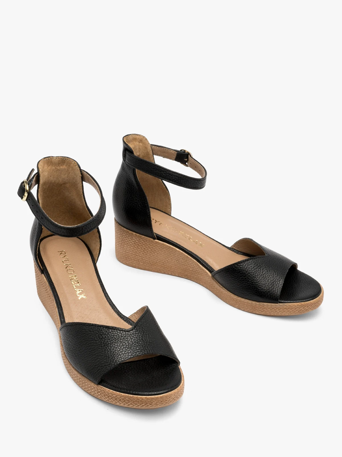 Czarne sandały na platformie