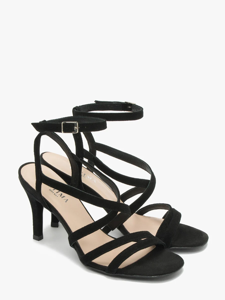 Czarne sandały na szpilce