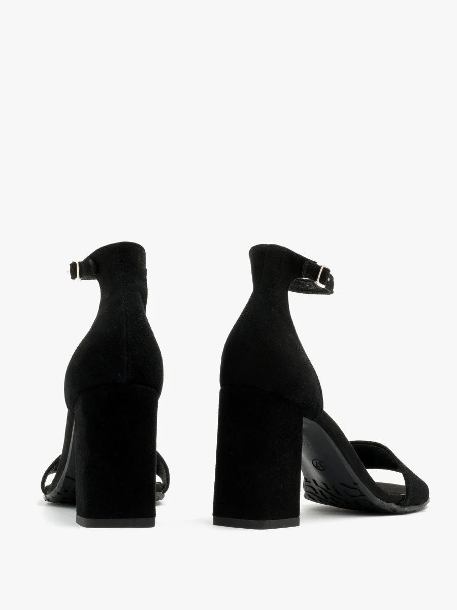 Dwuczęściowe czarne sandały na słupku