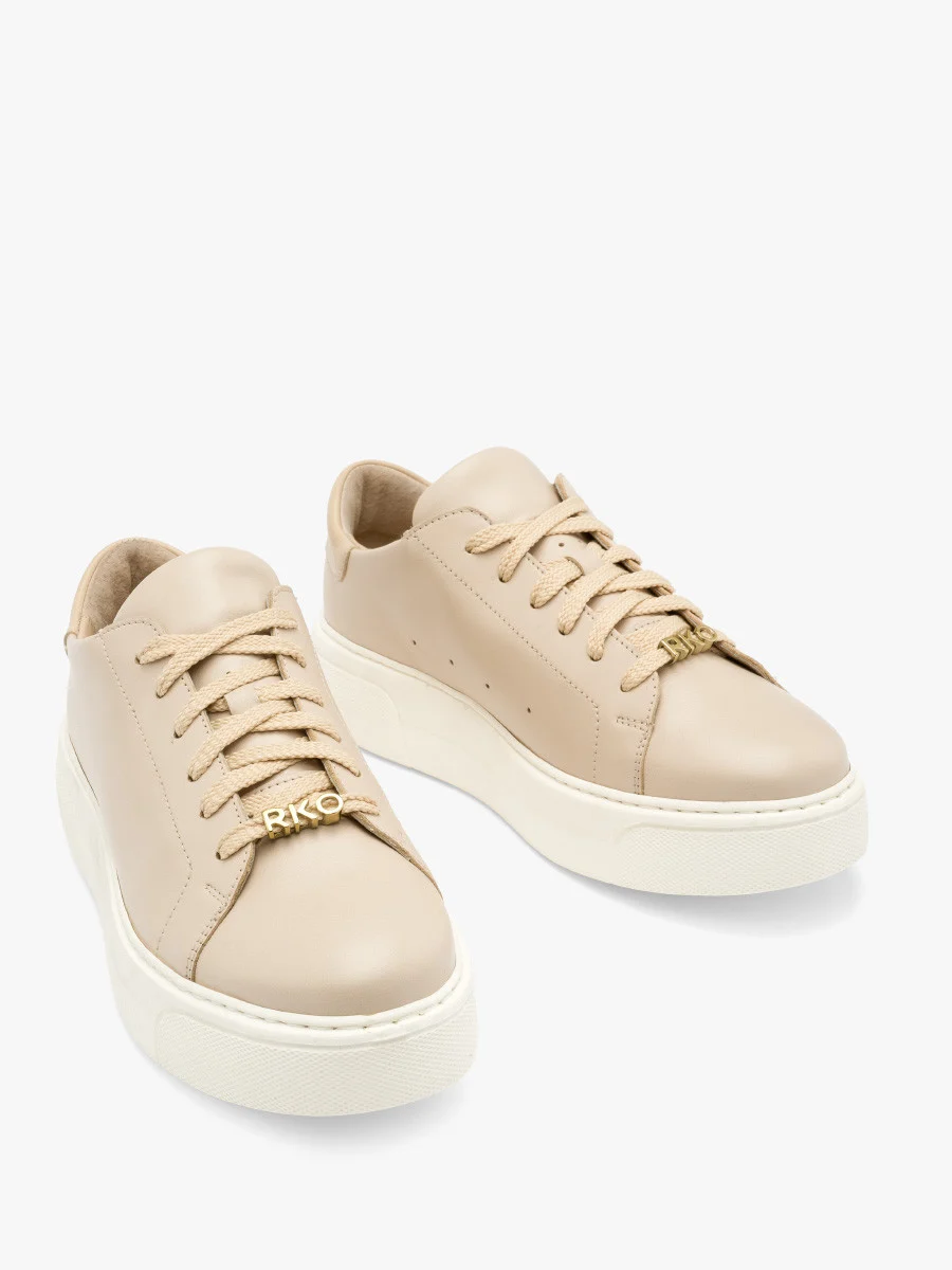 Beżowe półbuty sportowe ze złotym detalem