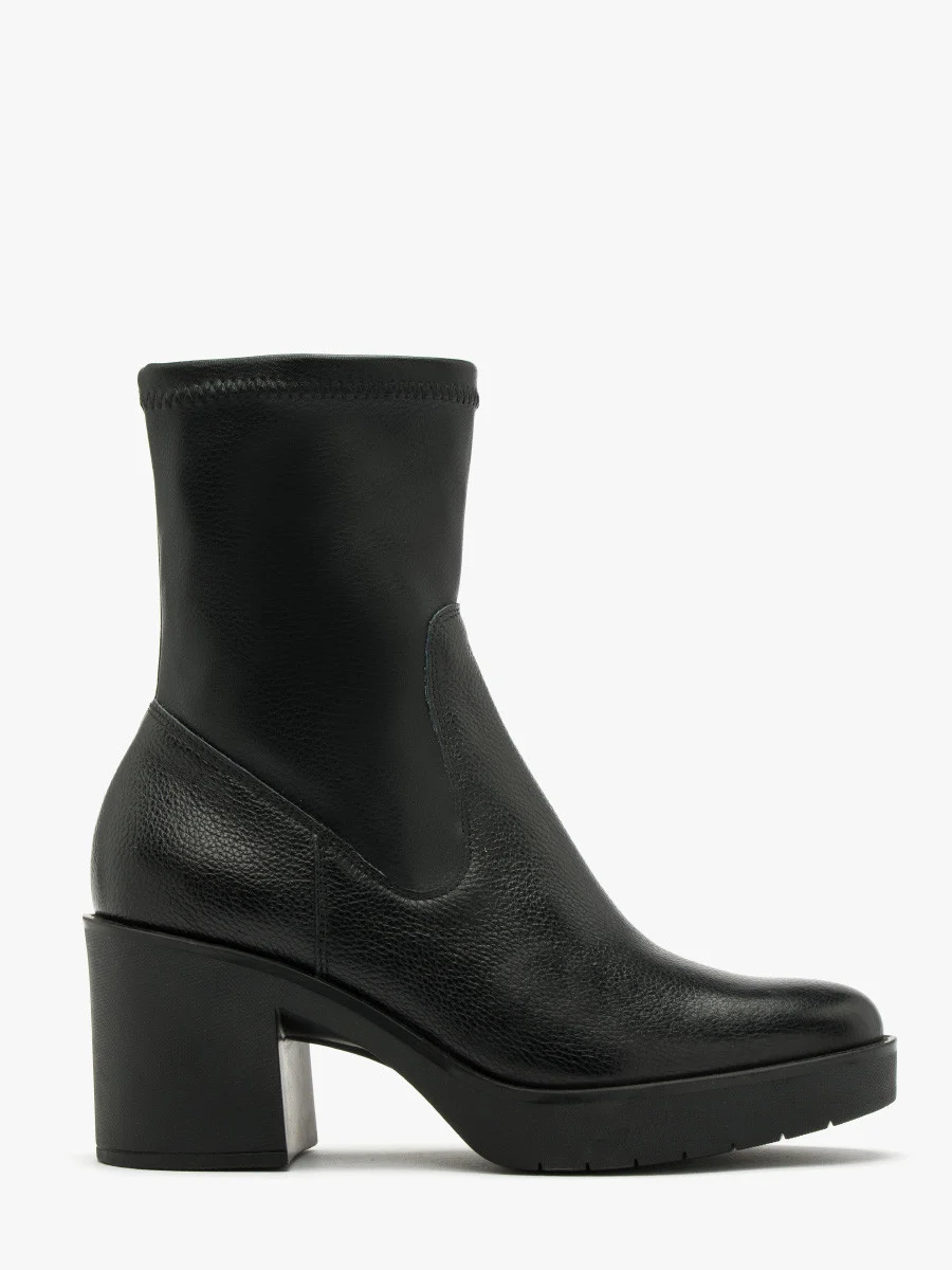 Czarne botki damskie na masywnym spodzie
