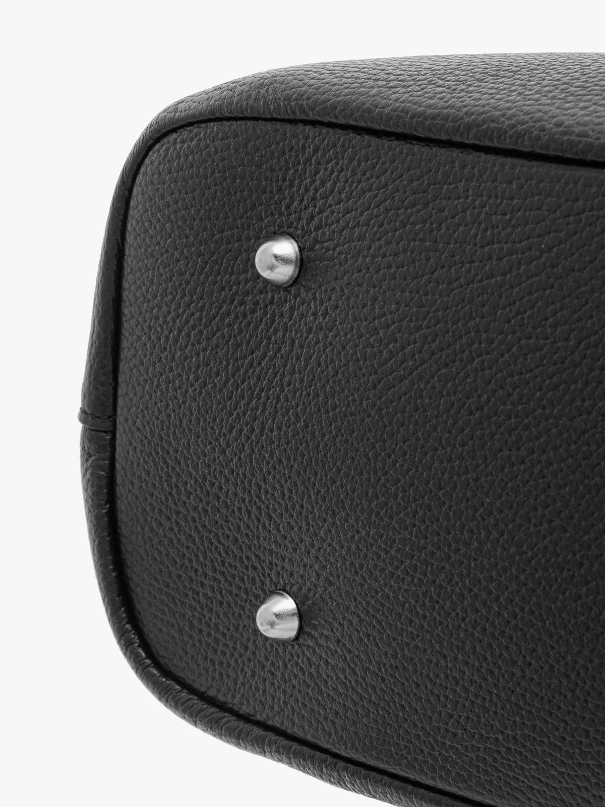 Elegancka, pakowna torebka damska na ramię w czarnym kolorze