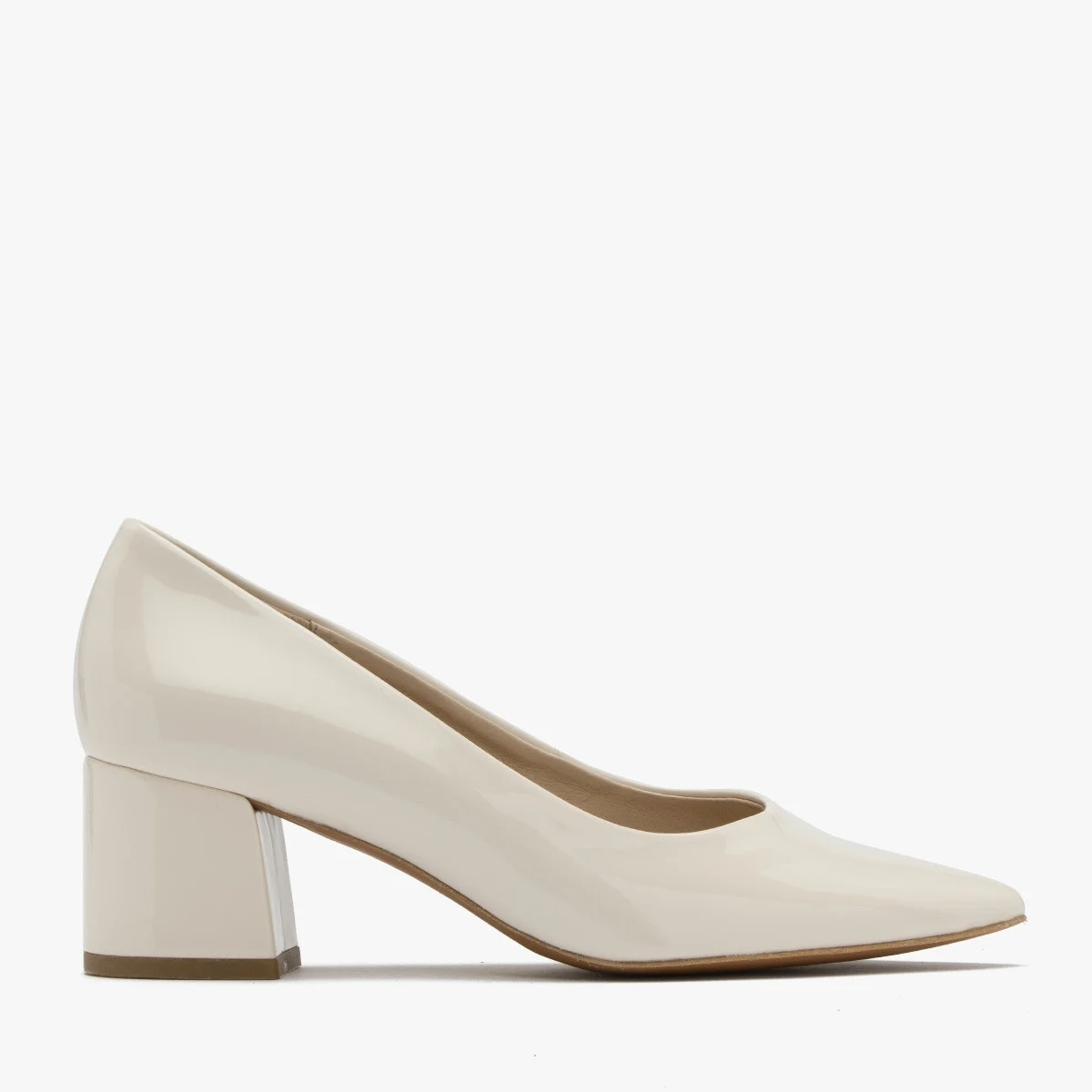 Kremowe czółenka na masywnym obcasie