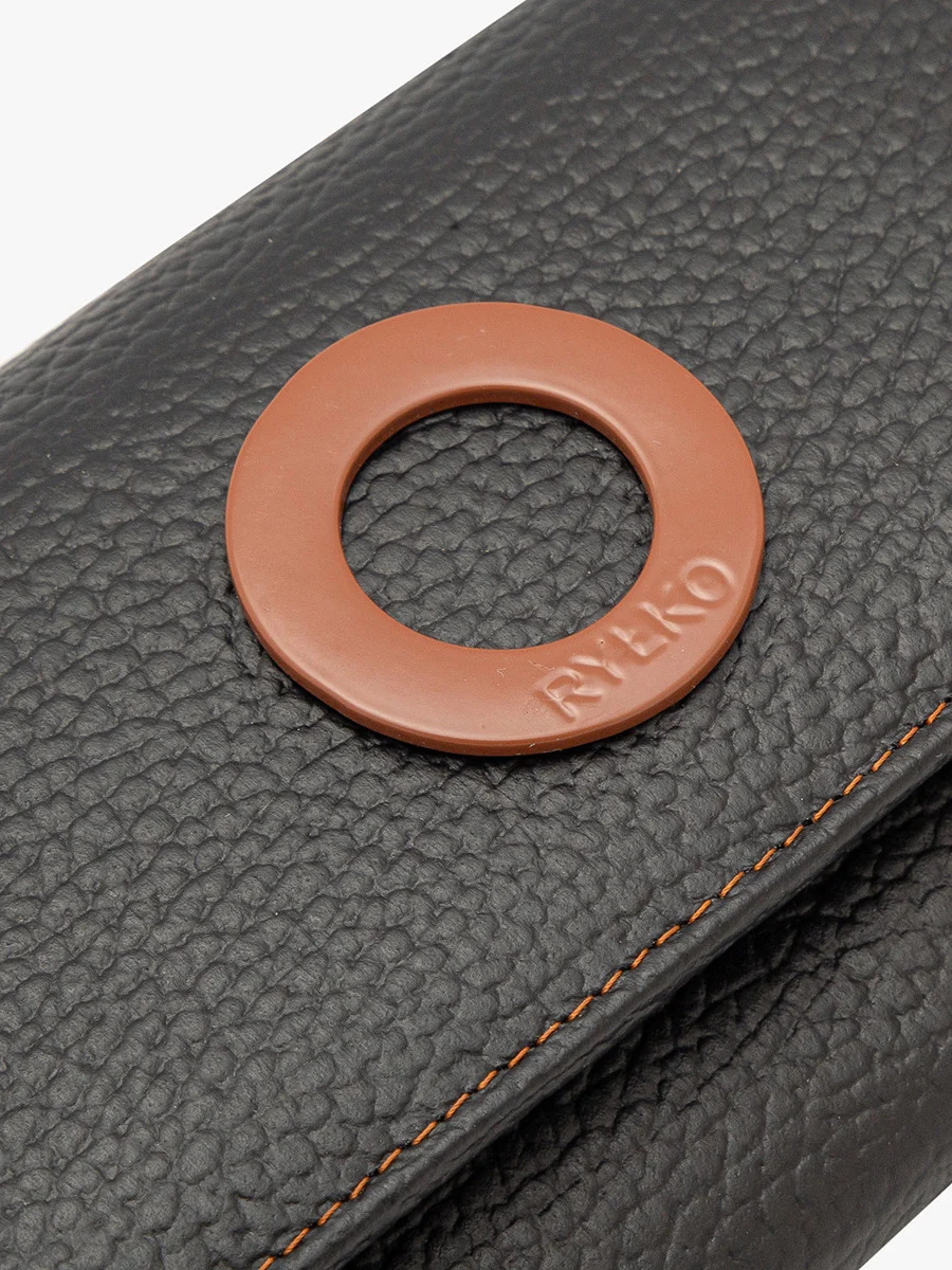 Czarny portfel damski