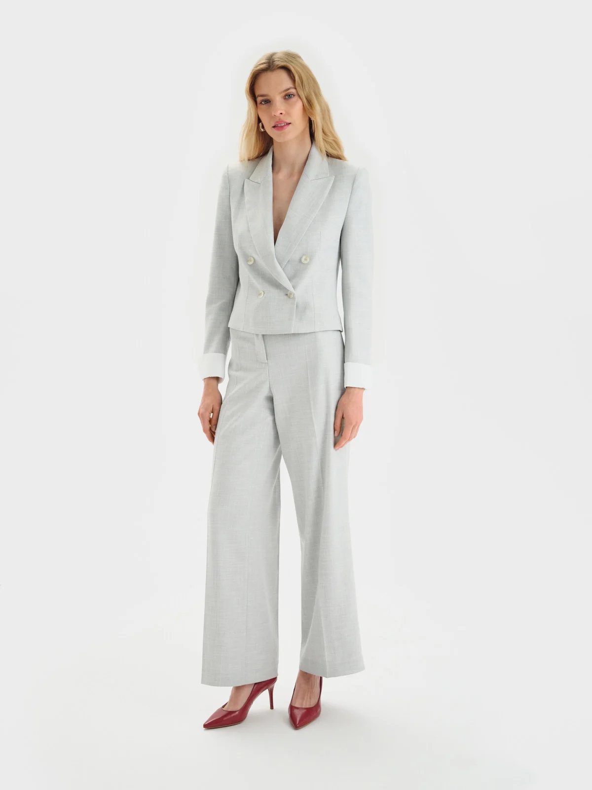 Czerwone czółenka na szpilce