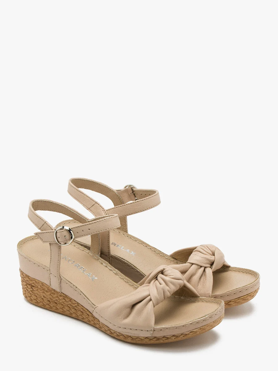 Kremowe sandały na platformie