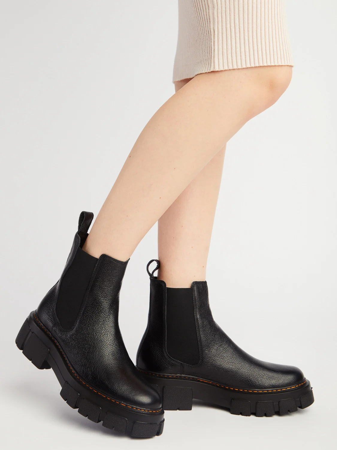 Czarne sztybety damskie na lekkiej podeszwie