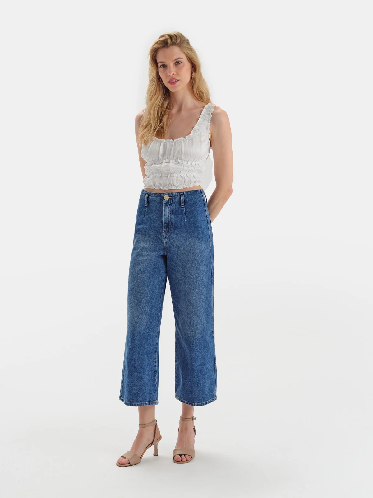 Beżowe sandały na lakierowanej szpilce