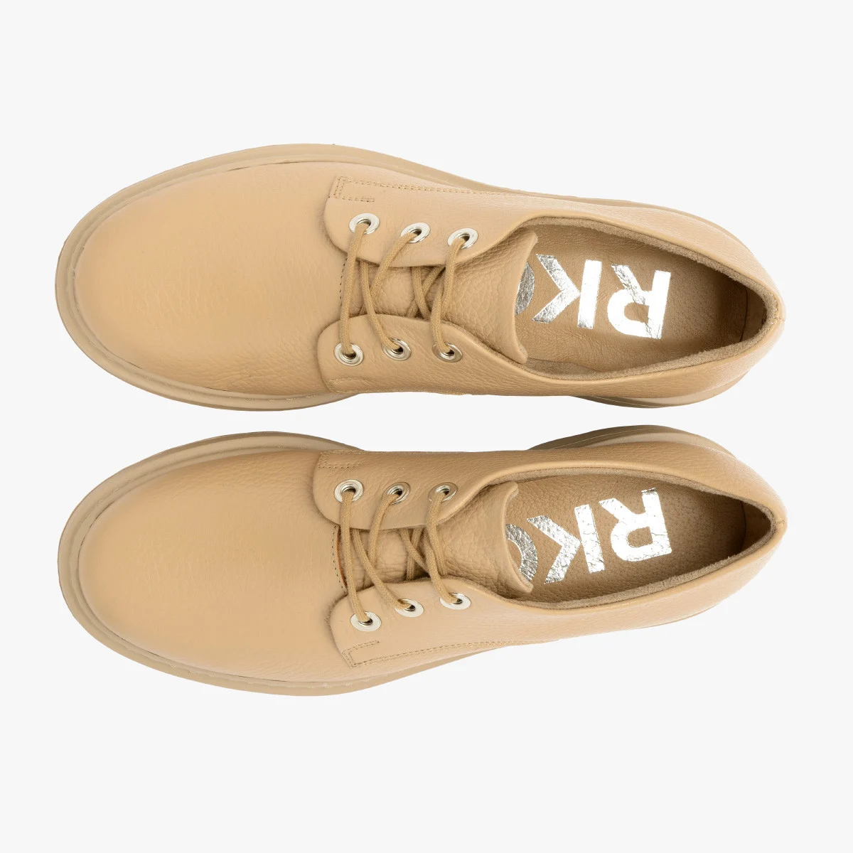 Beżowe półbuty na grubej podeszwie