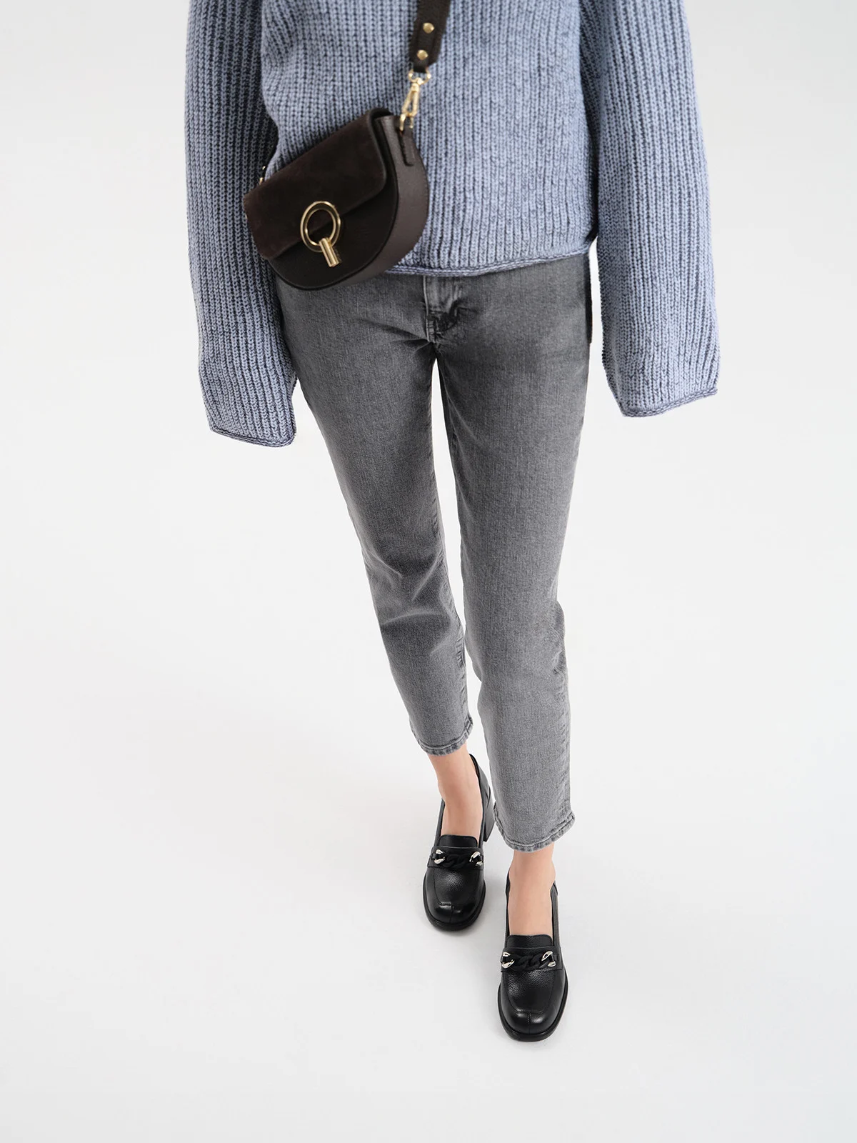 Mokasyny damskie w czarnym kolorze na masywnym klocku