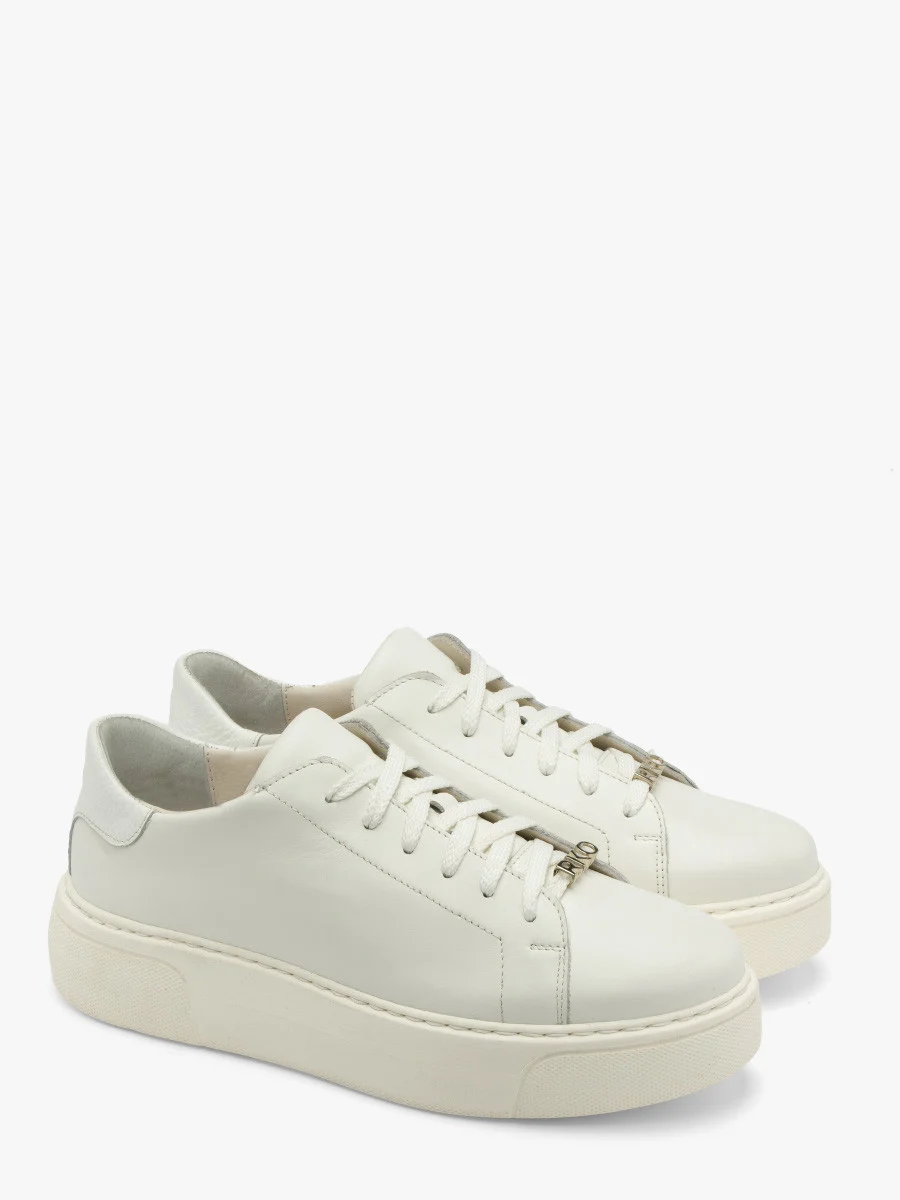 Biały półbut sportowy ze srebrnym detalem