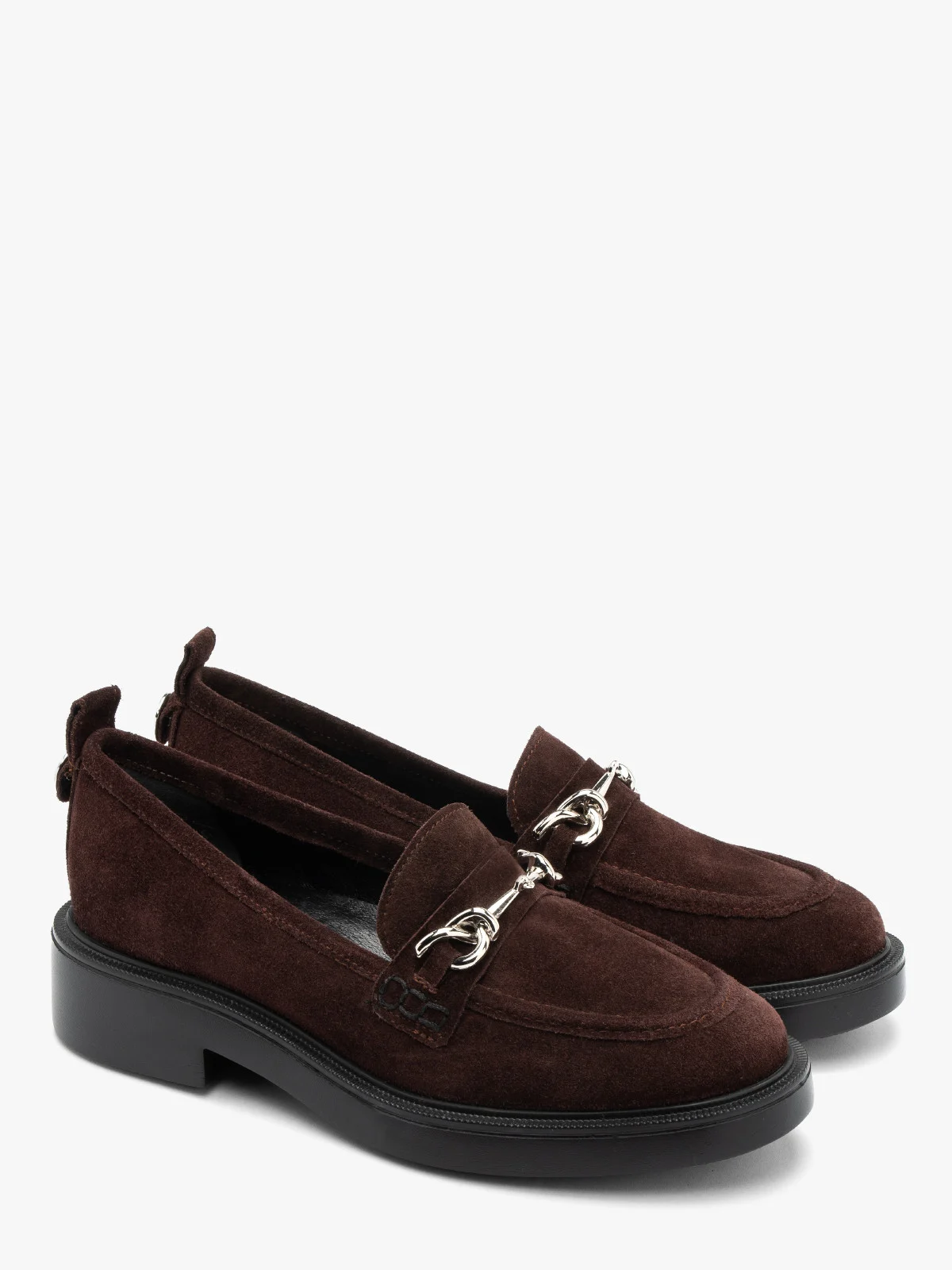 Welurowe mokasyny w bordowym kolorze ze srebrną ozdobą