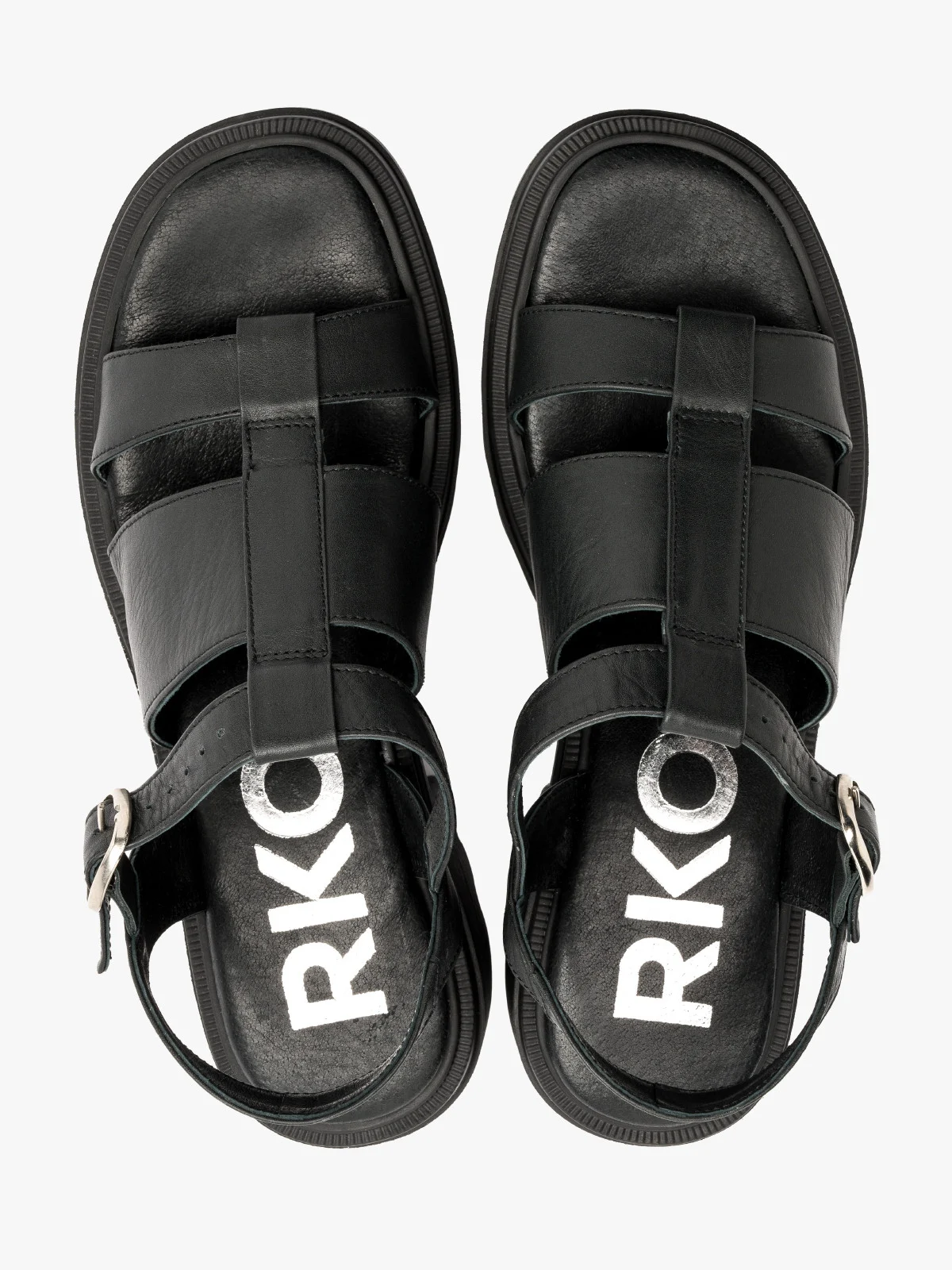 Czarne sandały na masywnej podeszwie