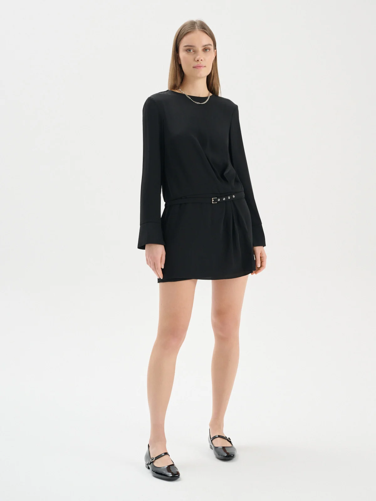 Czarne lakierowane baleriny z ozdobnym zapięciem