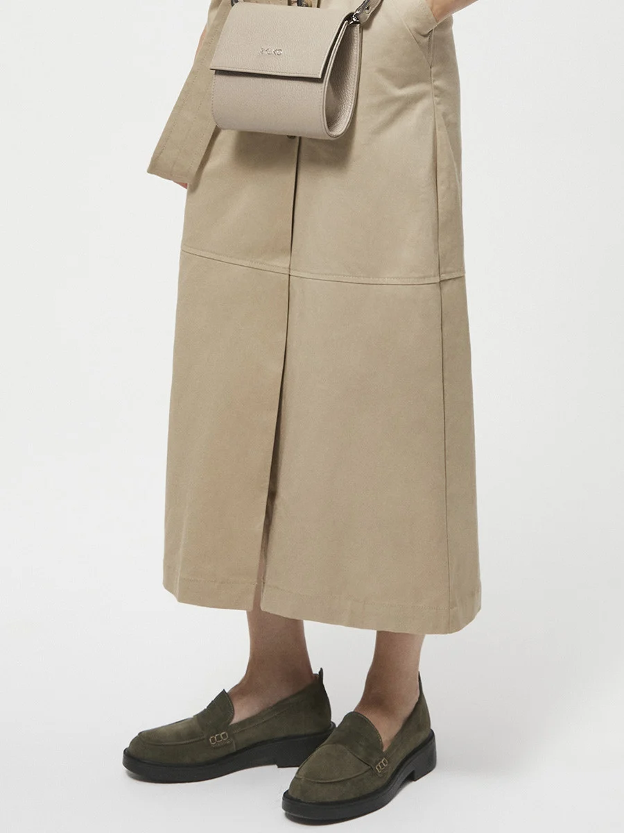 Mokasyny khaki z ozdobnymi przeszyciami