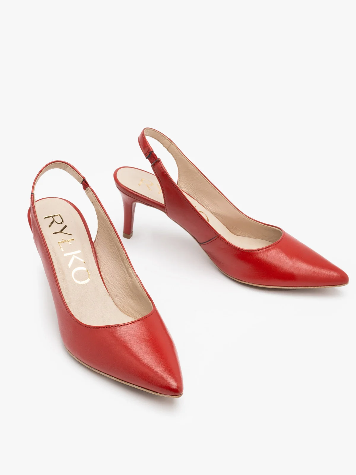 Czerwone czółenka typu slingback na szpilce