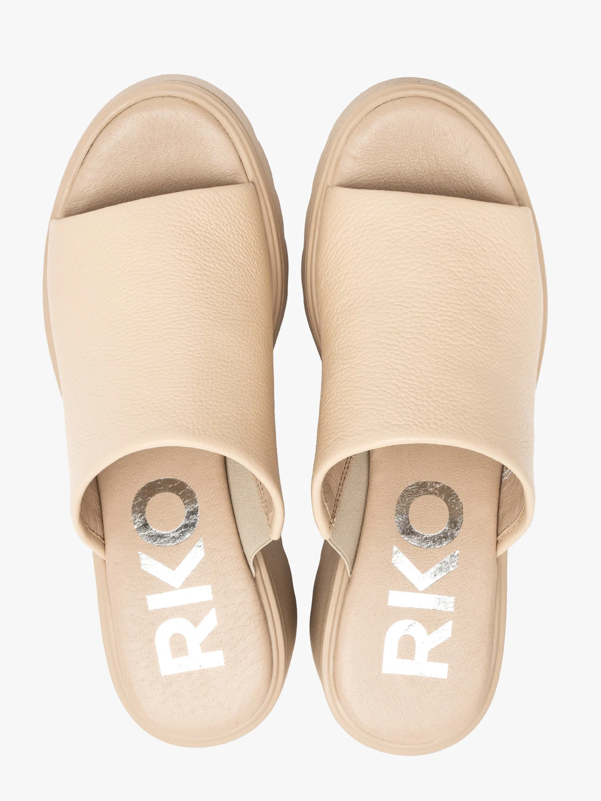 Beżowe klapki na lekkiej platformie