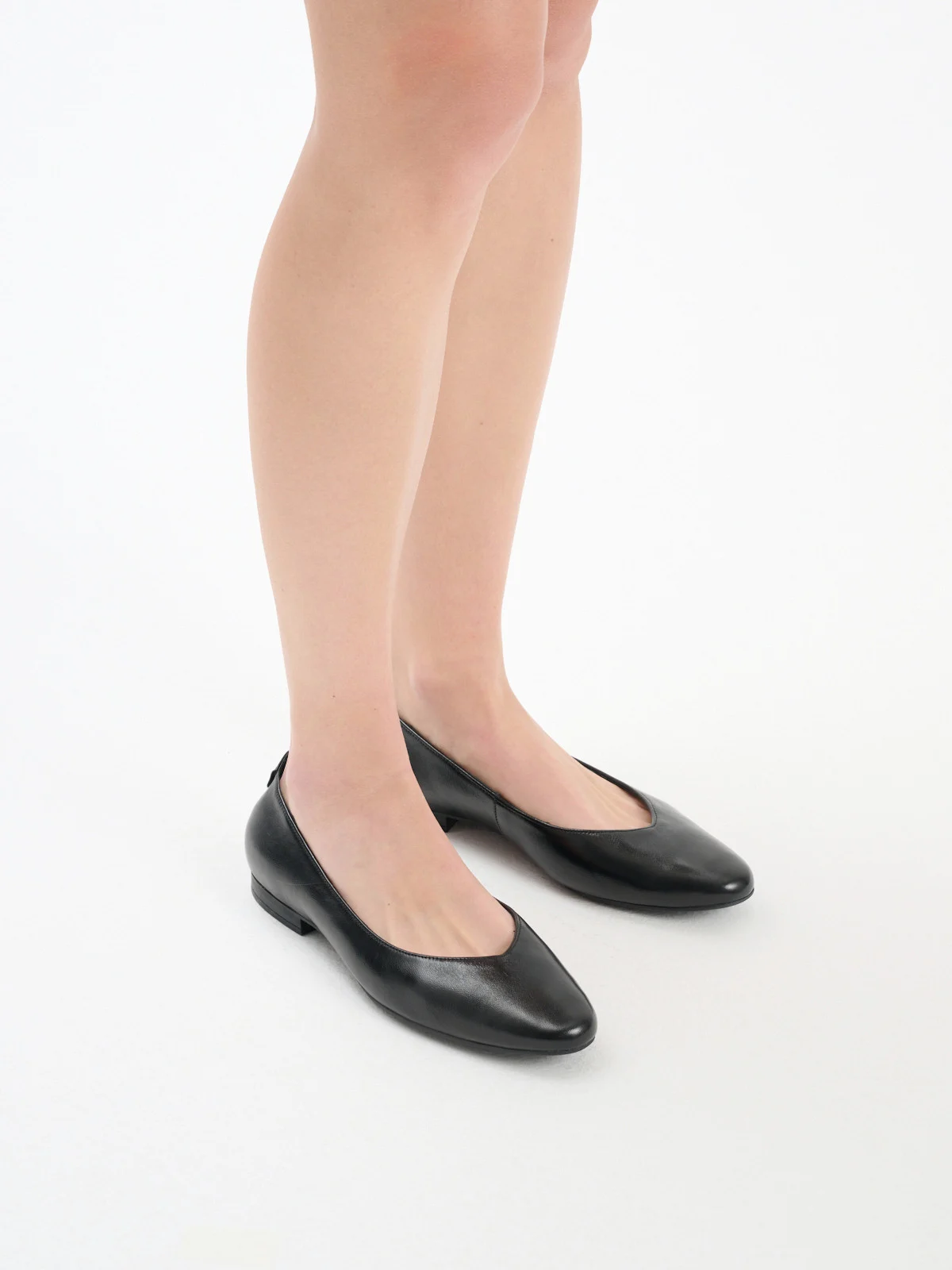 Czarne baleriny z ozdobną cholewką