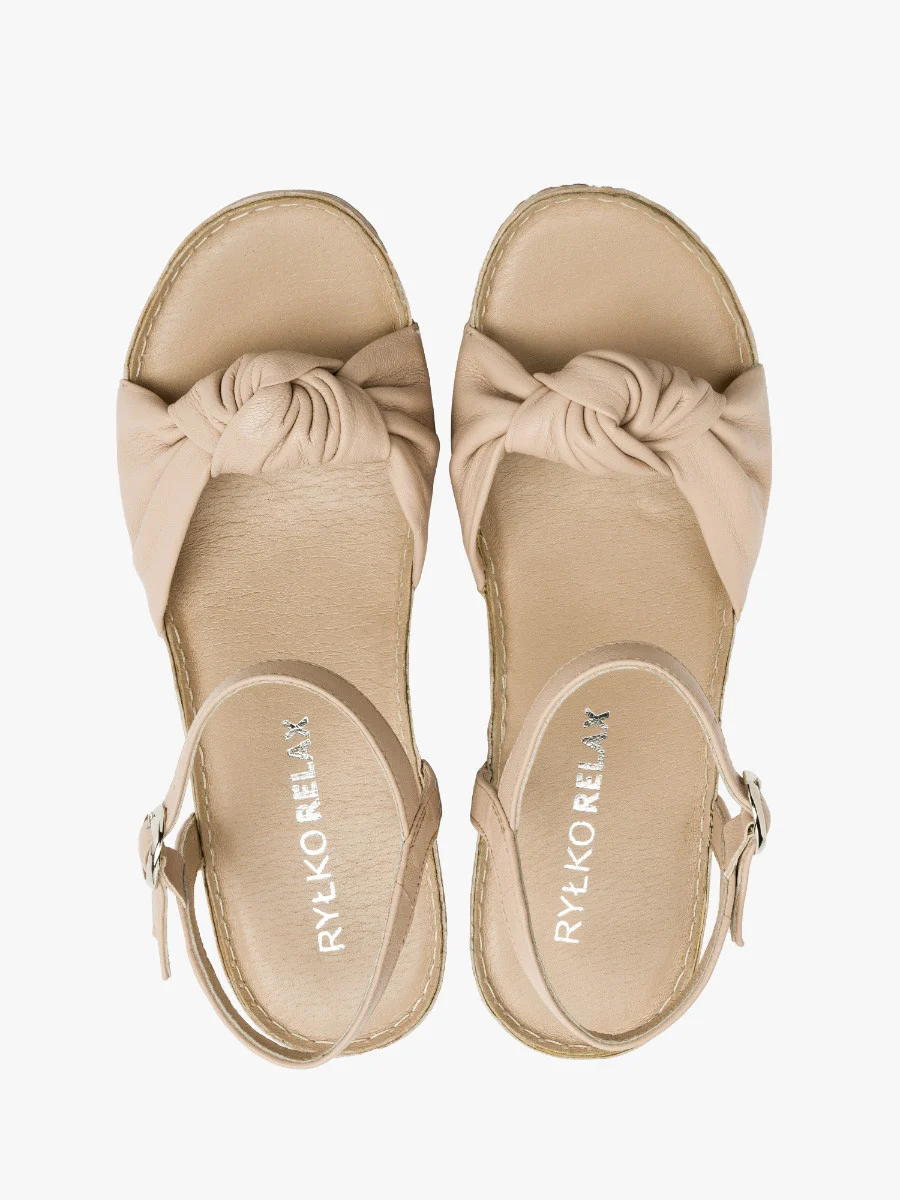 Kremowe sandały na platformie